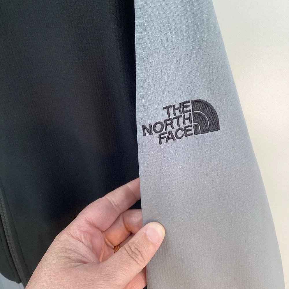 Mens The North Face Castle Rock SoftShell Full Sip Long Sleeve Jacket-Black/Gray